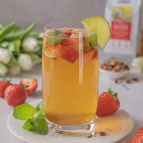 Tee-Rezept für Erdbeer-Waldmeister-Bowle